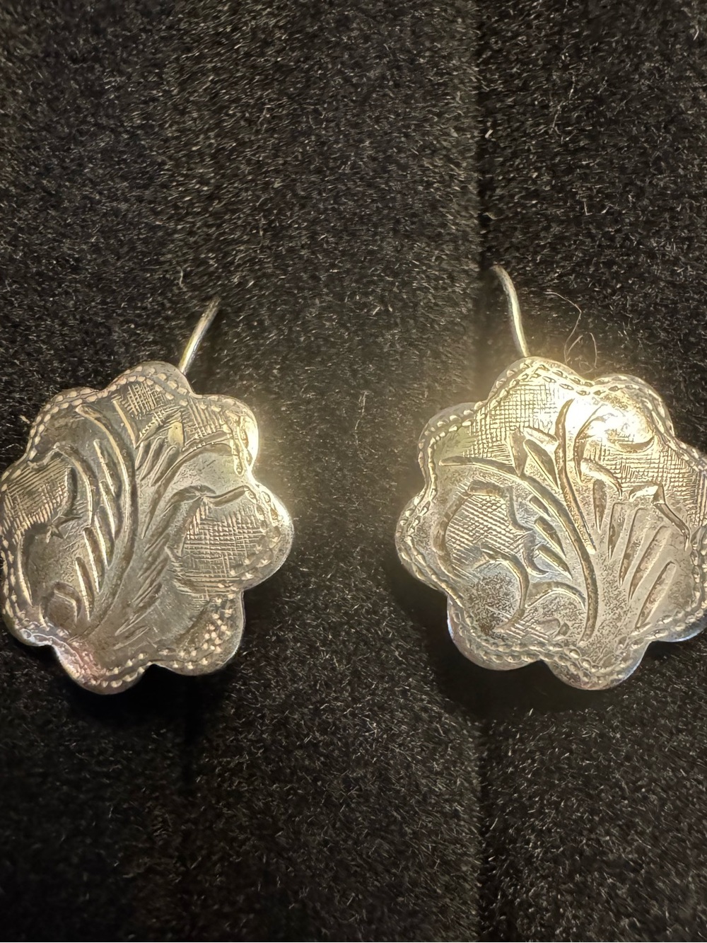 Vintage Sterling Silver Engraved Floral Scalloped Lightweight Earrings